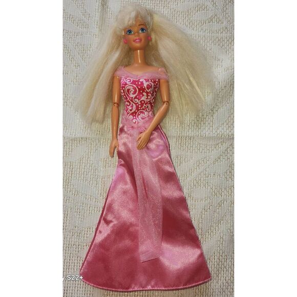 Barbie Mattel with candy pop dress and gown - Picture 2 of 11